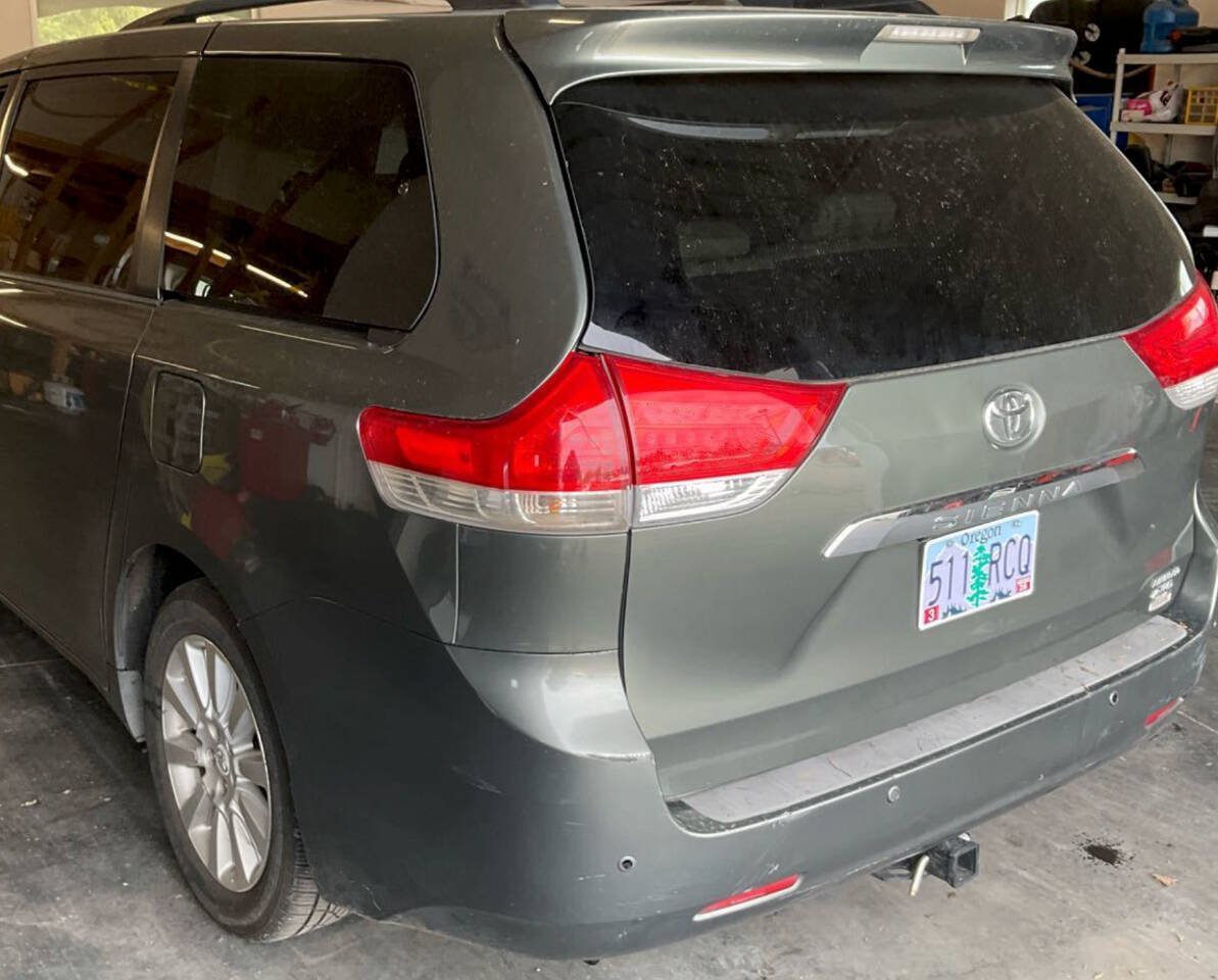 Used 2011 Toyota Sienna Limited w/ Premium Pkg AWD/4WD image 2