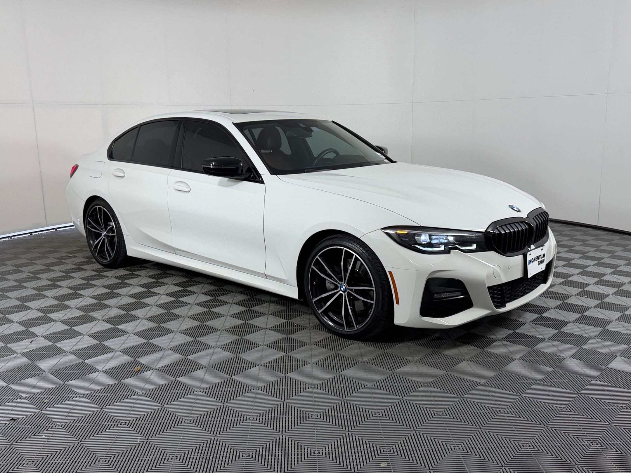 Used 2022 BMW 330i Sedan w/ M Sport Package image 7