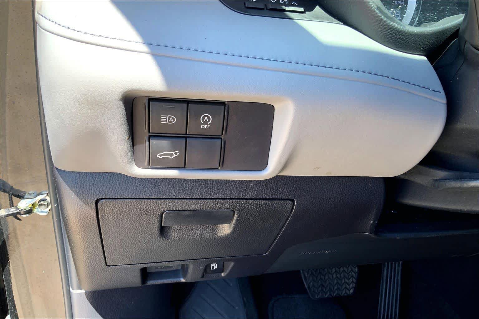 Used 2023 Toyota Highlander LE FWD image 33