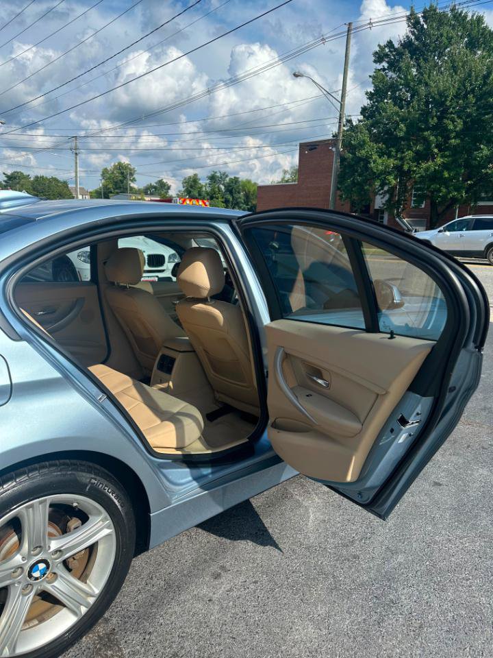 Used 2015 BMW 320i xDrive Sedan AWD/4WD image 18