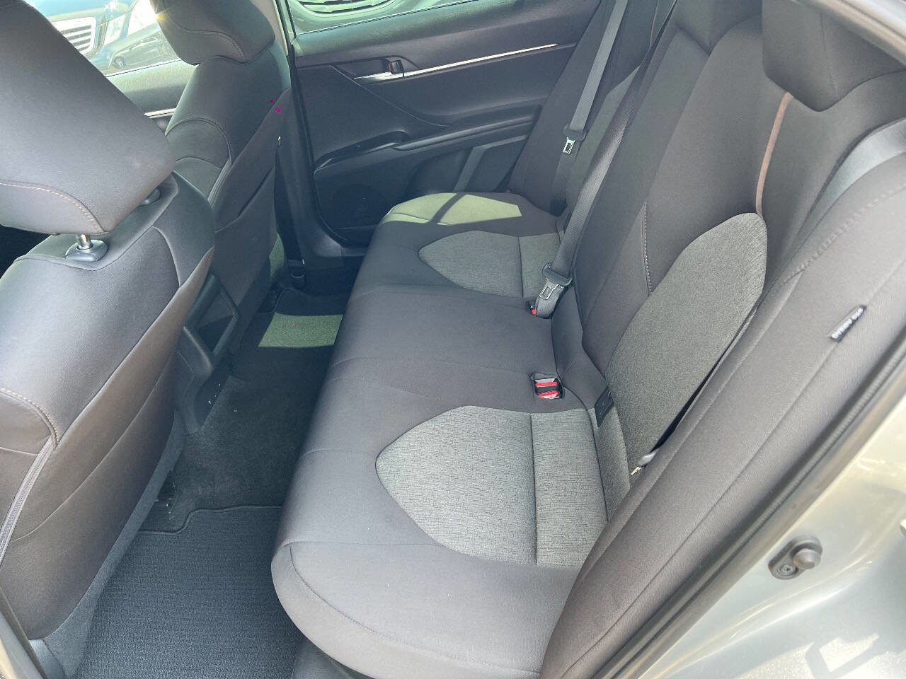 Used 2020 Toyota Camry LE image 14