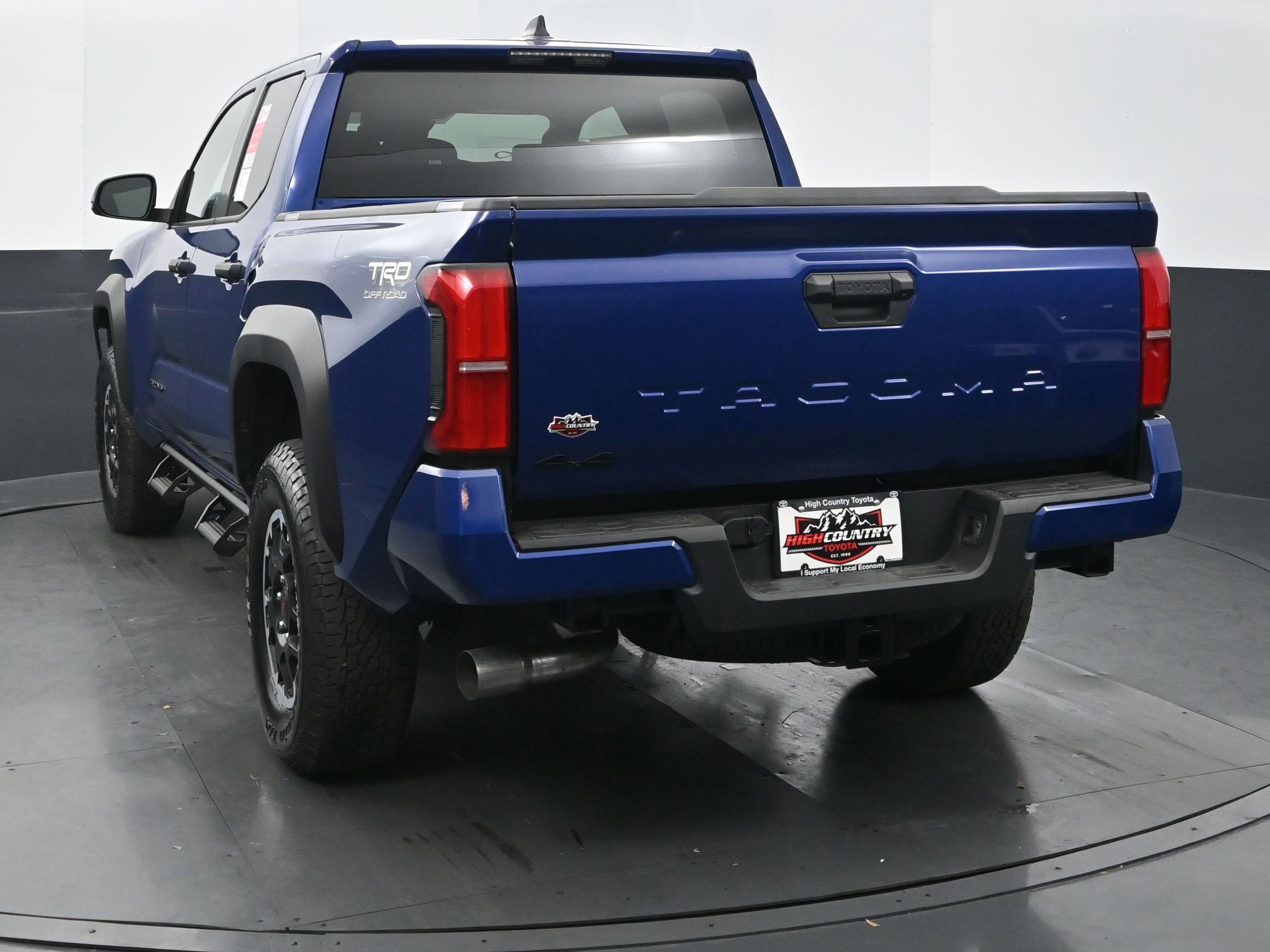 Used 2025 Toyota Tacoma TRD Off-Road image 4
