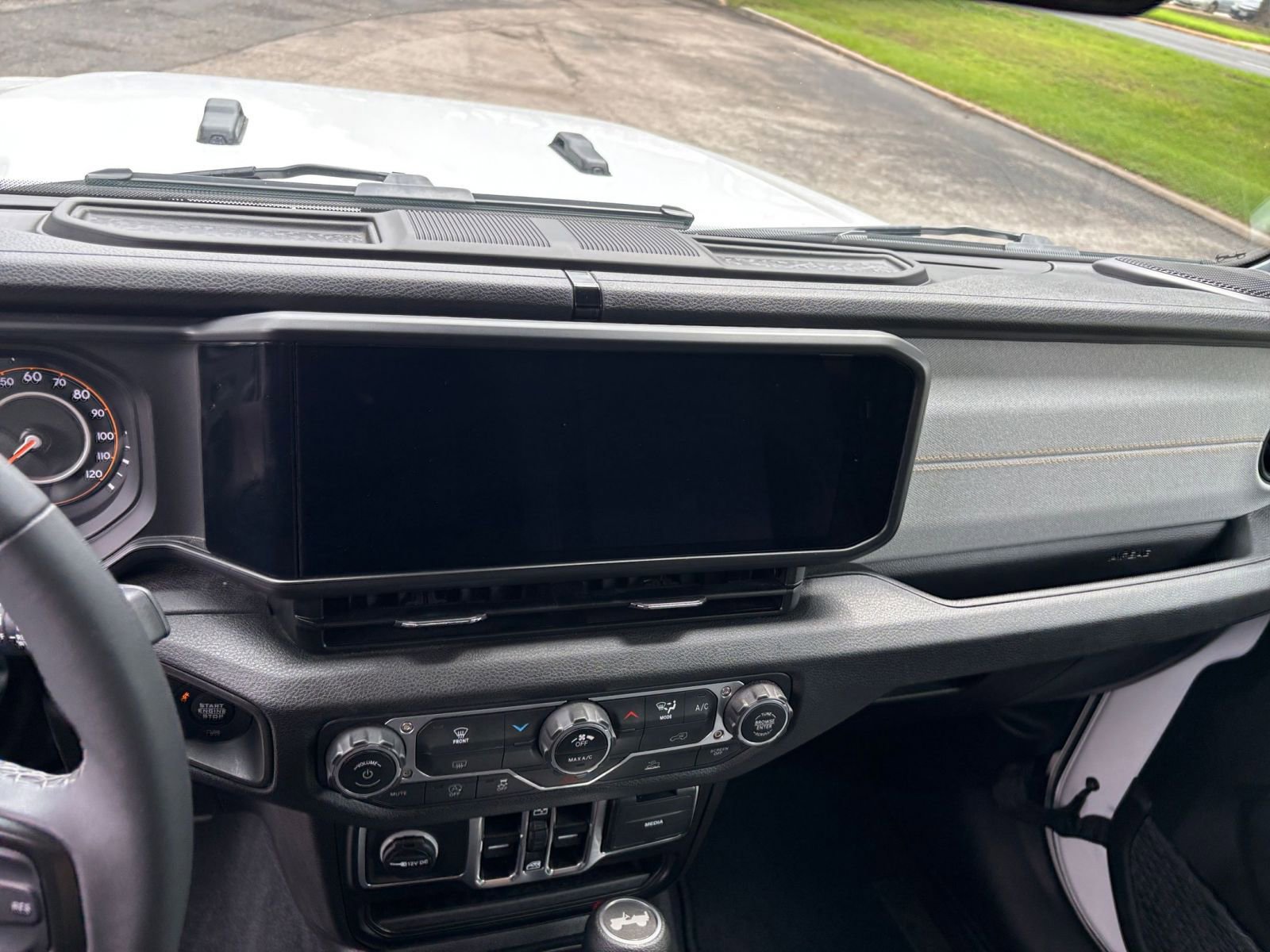 Used 2025 Jeep Wrangler Sport S image 17