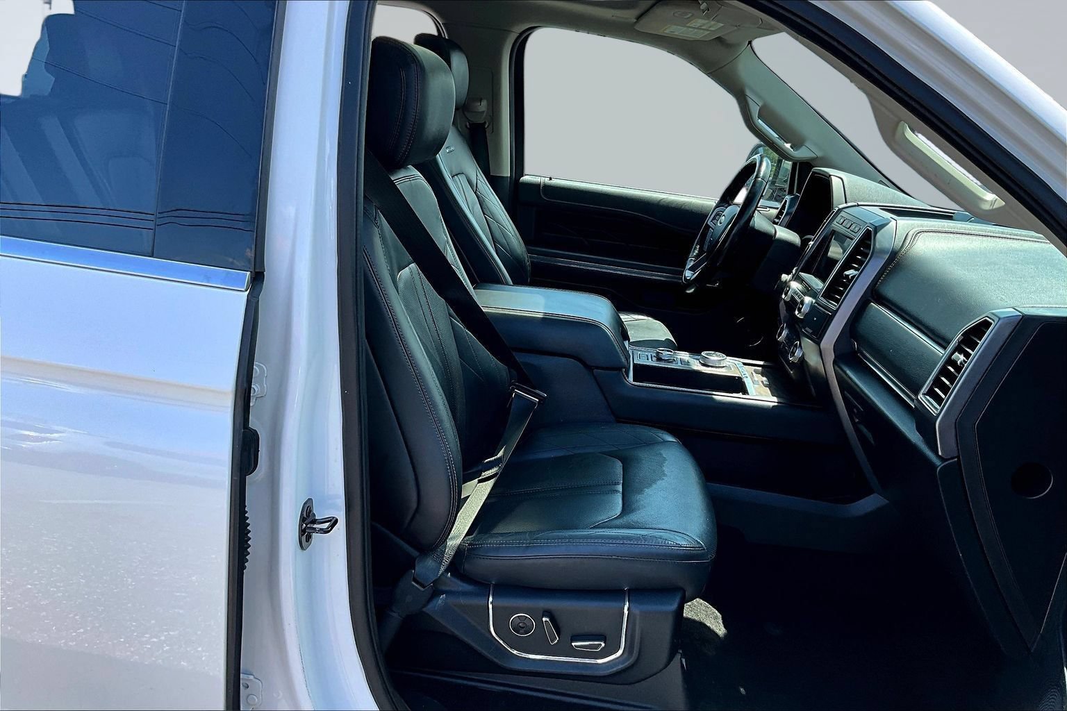 Used 2018 Ford Expedition Platinum AWD/4WD image 26