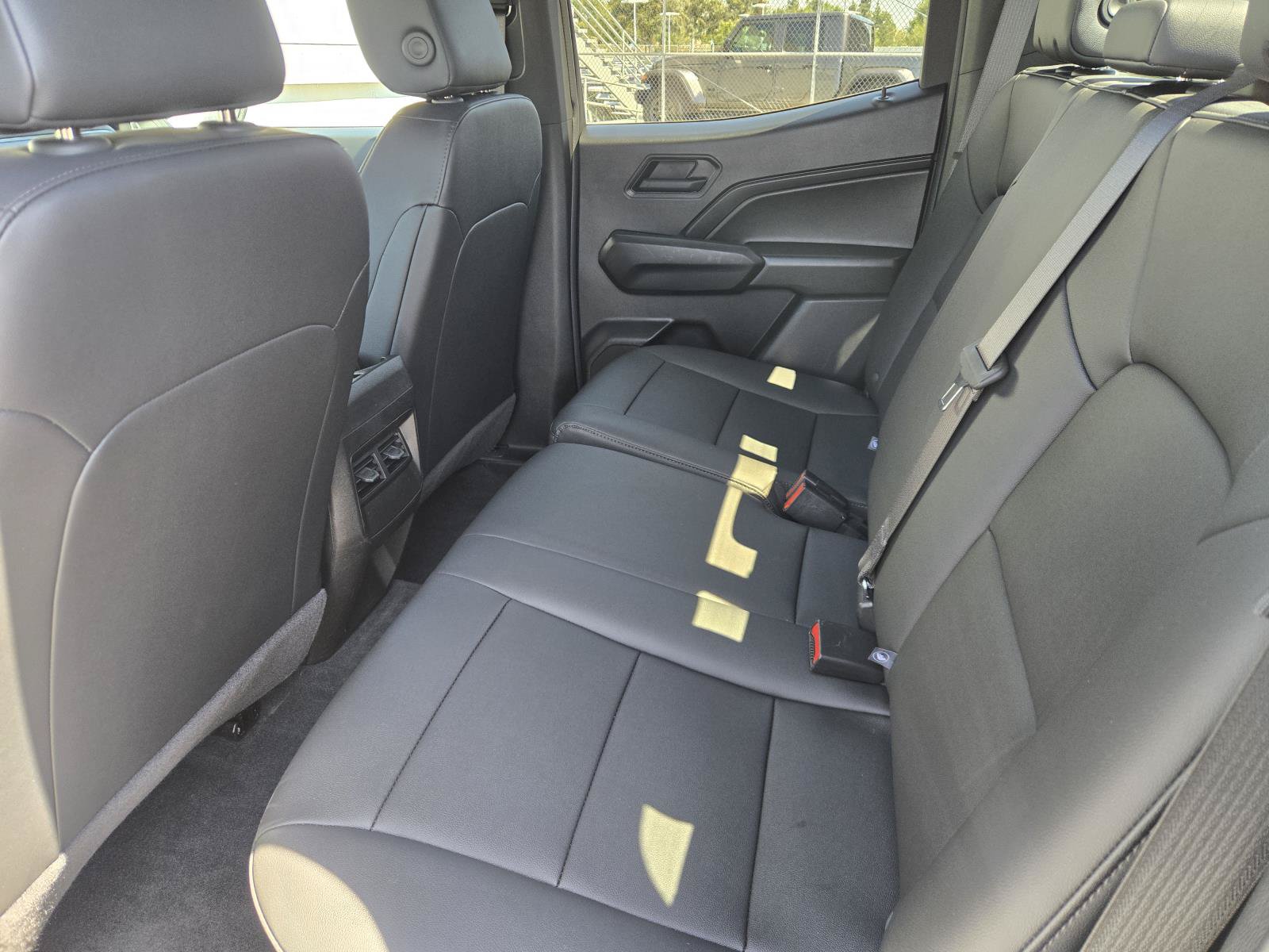 Used 2025 Chevrolet Colorado Trail Boss AWD/4WD image 25