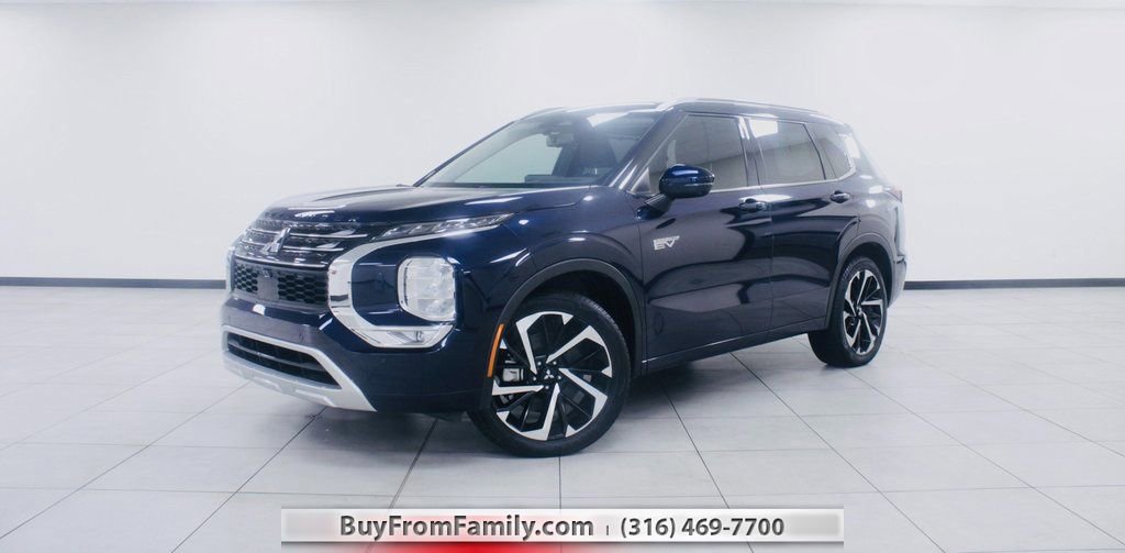 Used 2023 Mitsubishi Outlander SEL image 1