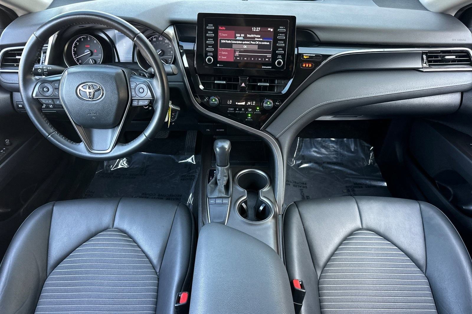 Used 2022 Toyota Camry SE image 4