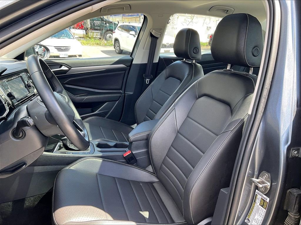Used 2023 Volkswagen Jetta SE FWD image 10