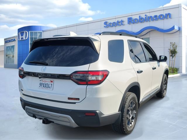 Certified 2025 Honda Pilot TrailSport image 4