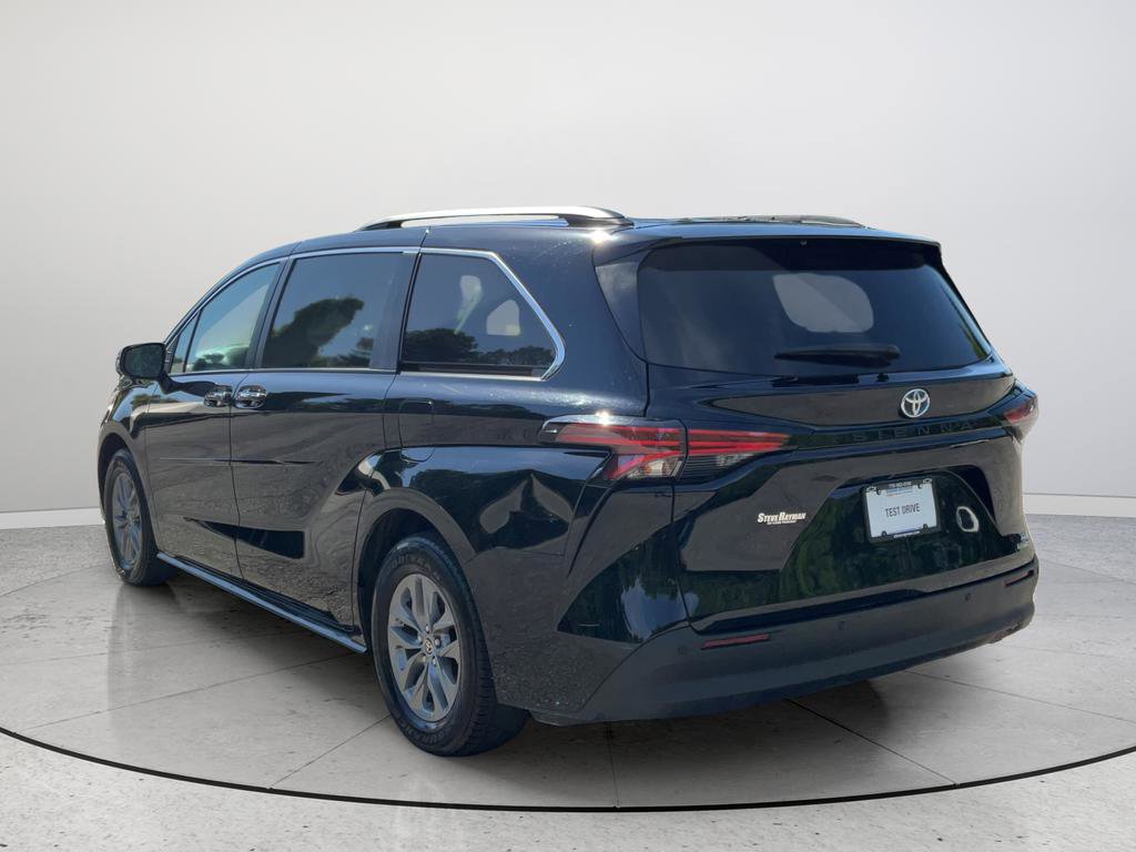 Used 2022 Toyota Sienna XLE FWD image 9