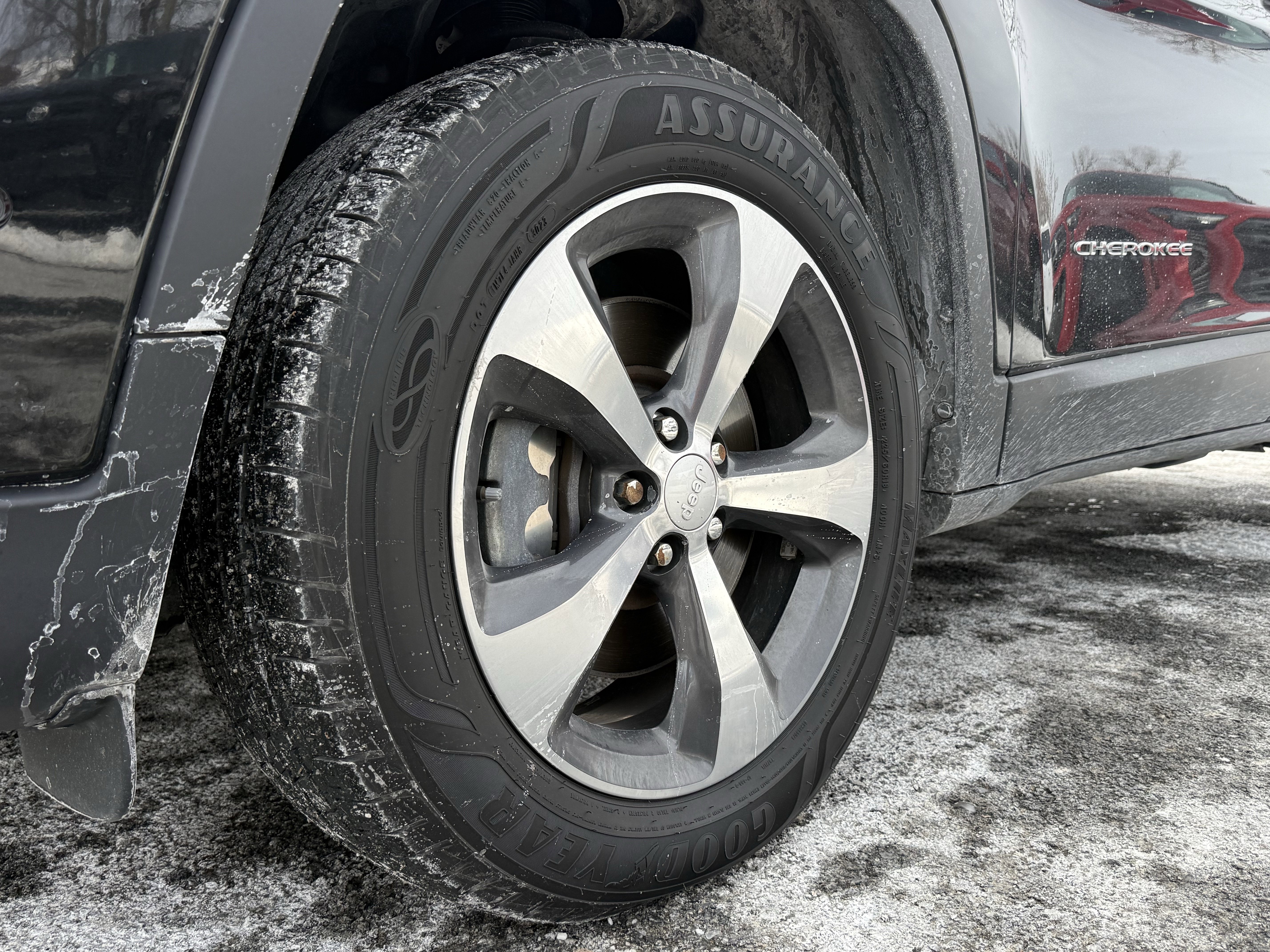 Used 2019 Jeep Cherokee Limited w/ Technology Group image 10