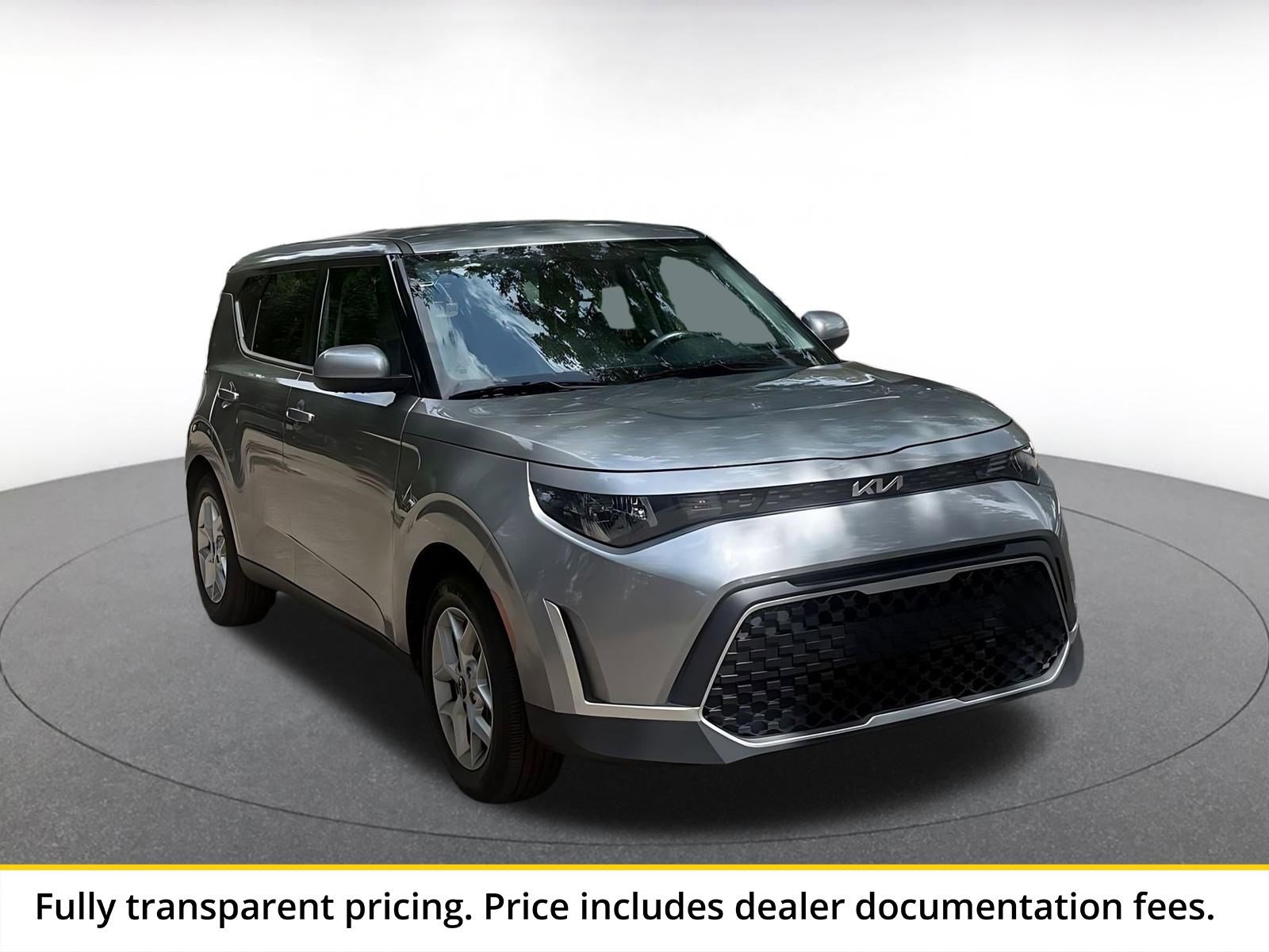 Used 2025 Kia Soul LX w/ LX Technology Package FWD image 1