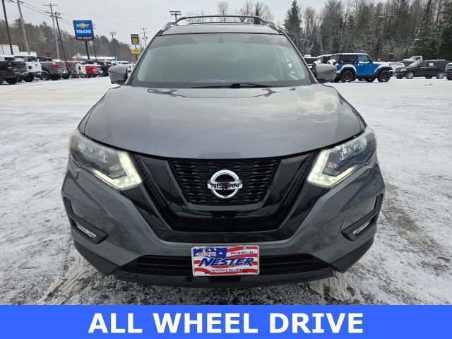 Used 2017 Nissan Rogue SV image 3