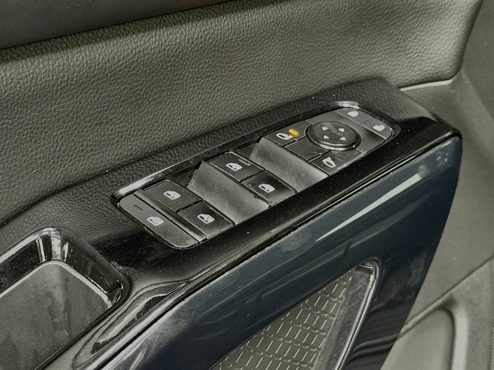 Used 2022 Nissan Pathfinder S FWD image 20