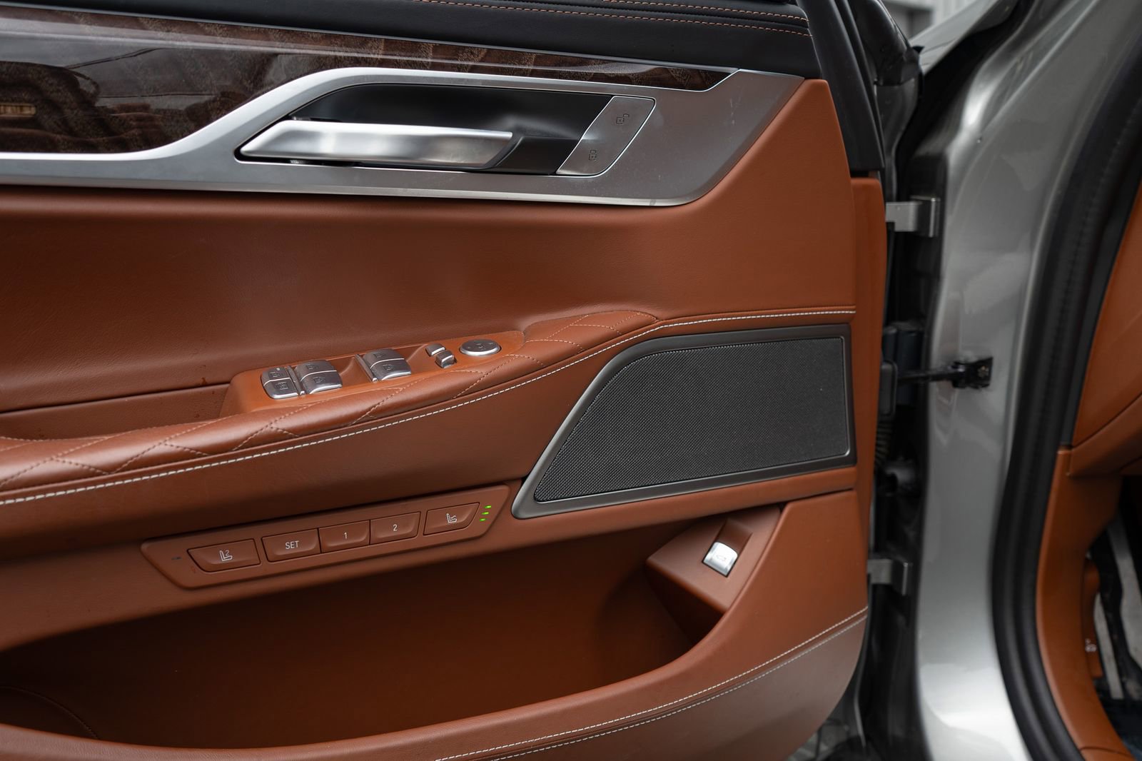 Used 2022 BMW 750i xDrive w/ Autobahn Package image 28