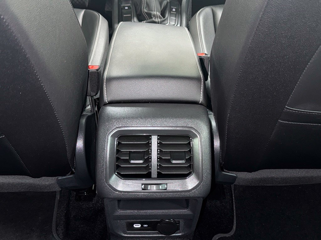 Used 2023 Volkswagen Tiguan SE AWD/4WD image 28