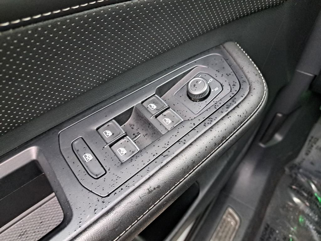 Used 2024 Volkswagen Atlas SE image 33