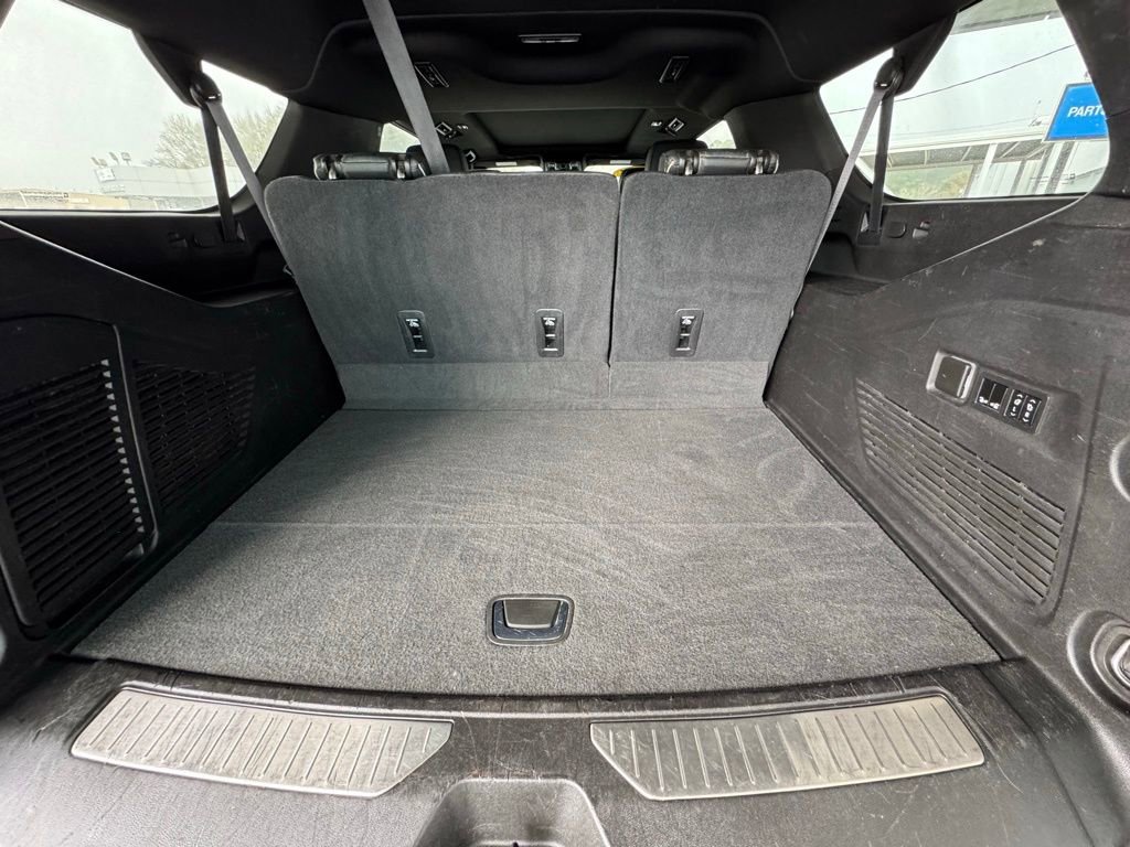 Used 2021 Chevrolet Suburban Premier w/ Premium Package image 10