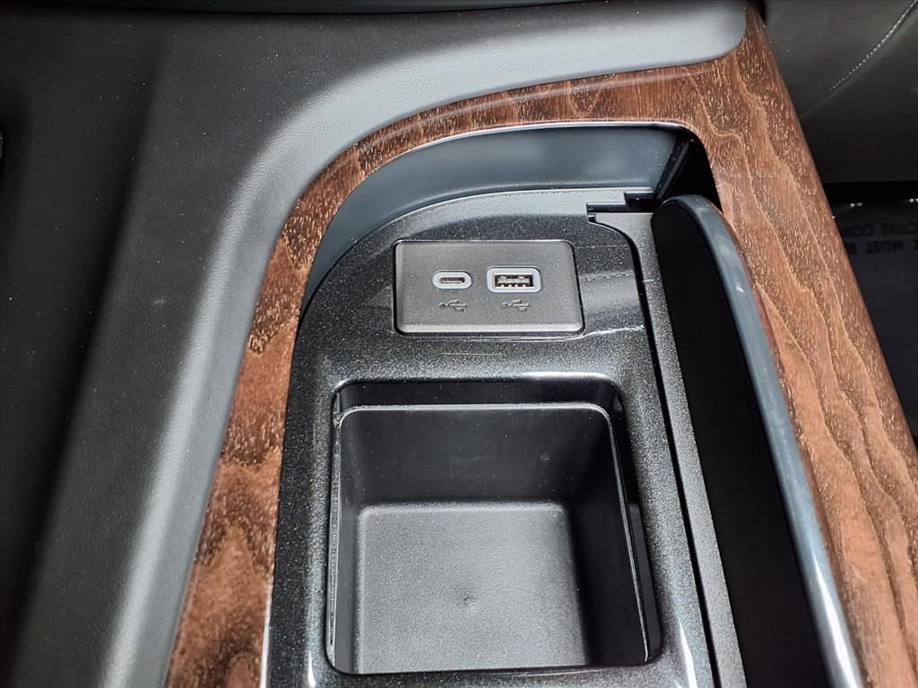 Used 2023 Cadillac Escalade Sport Platinum w/ LPO, ONYX Package image 5