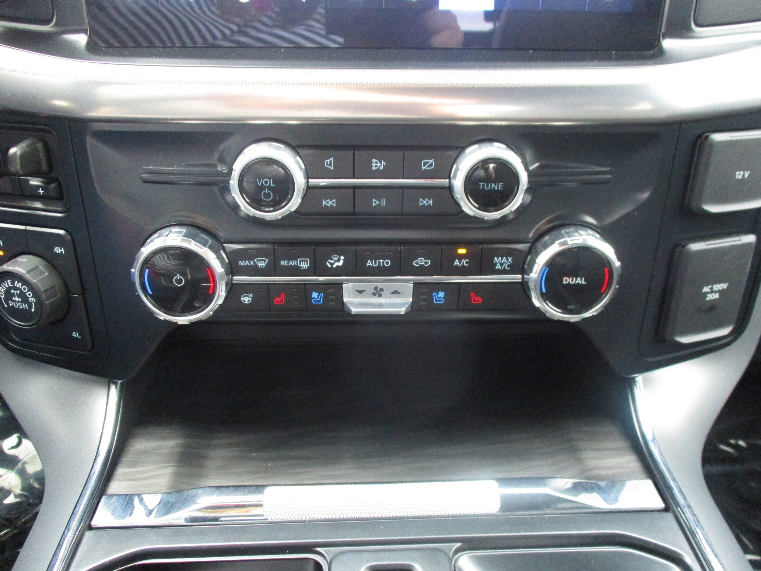 Used 2024 Ford F150 Lariat w/ Bed Utility Package AWD/4WD image 37