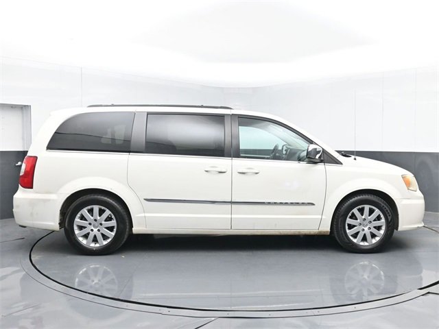 Used 2011 Chrysler Town & Country Touring-L w/ Entertainment Group #2 image 15