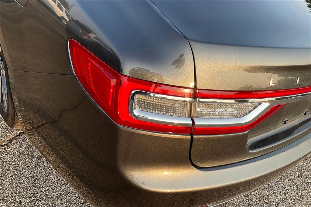 Used 2019 Lincoln Continental Premiere image 29