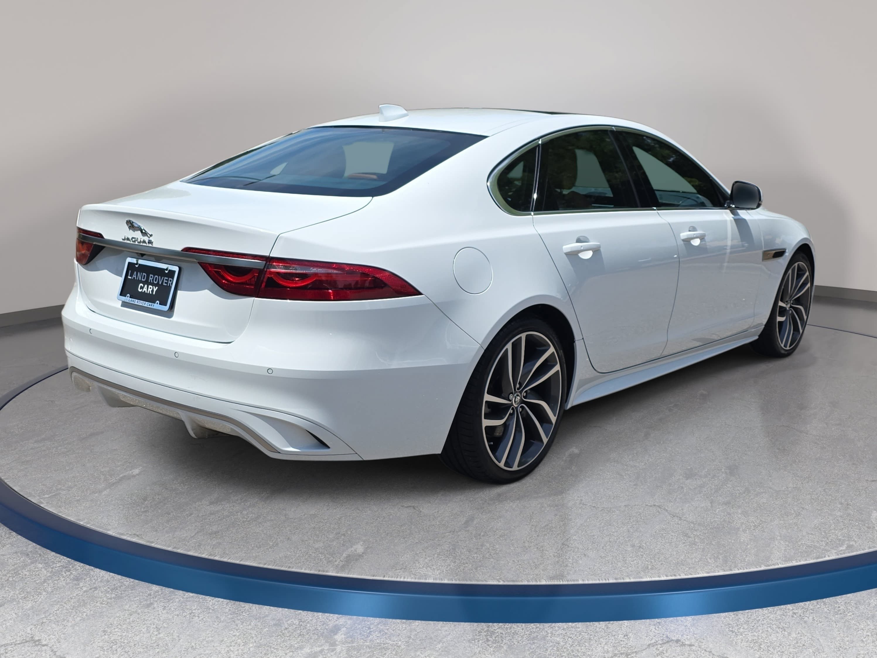 Certified 2024 Jaguar XF R-Dynamic SE RWD image 5