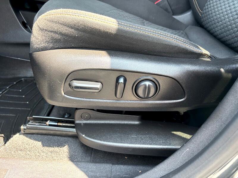 Used 2019 GMC Terrain SLE w/ Driver Convenience Package image 10