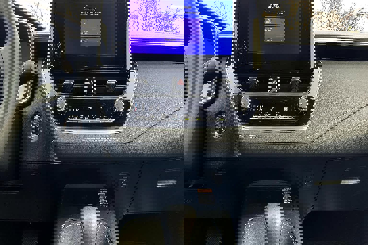 Used 2024 Toyota Corolla SE w/ SE Package image 34