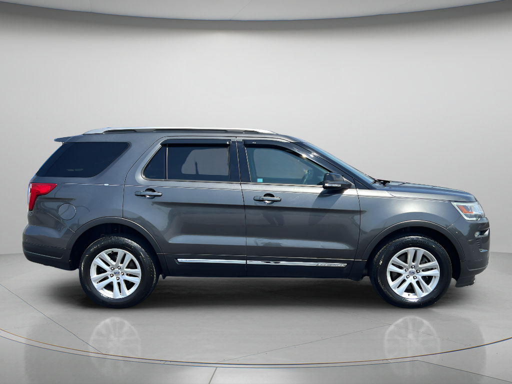 Used 2018 Ford Explorer XLT w/ Equipment Group 201A AWD/4WD image 8
