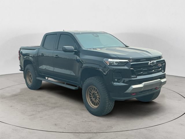 Used 2025 Chevrolet Colorado Z71 w/ Technology Package AWD/4WD image 4