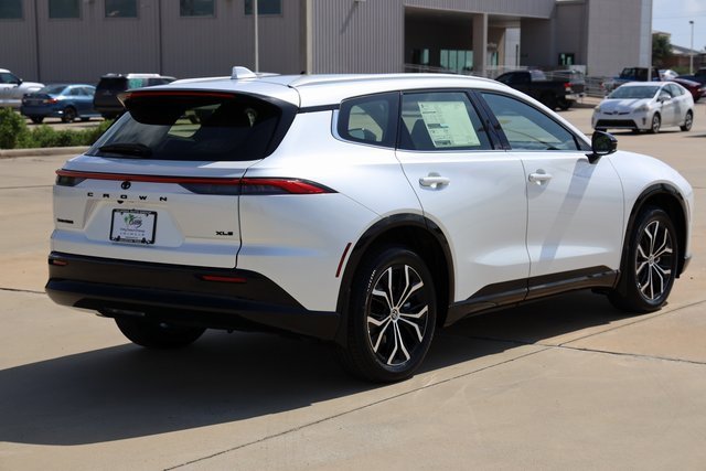 New 2025 Toyota Crown Signia image 8