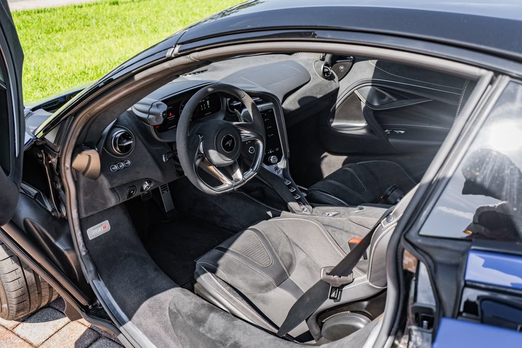 Used 2024 McLaren 750S Spider RWD image 23