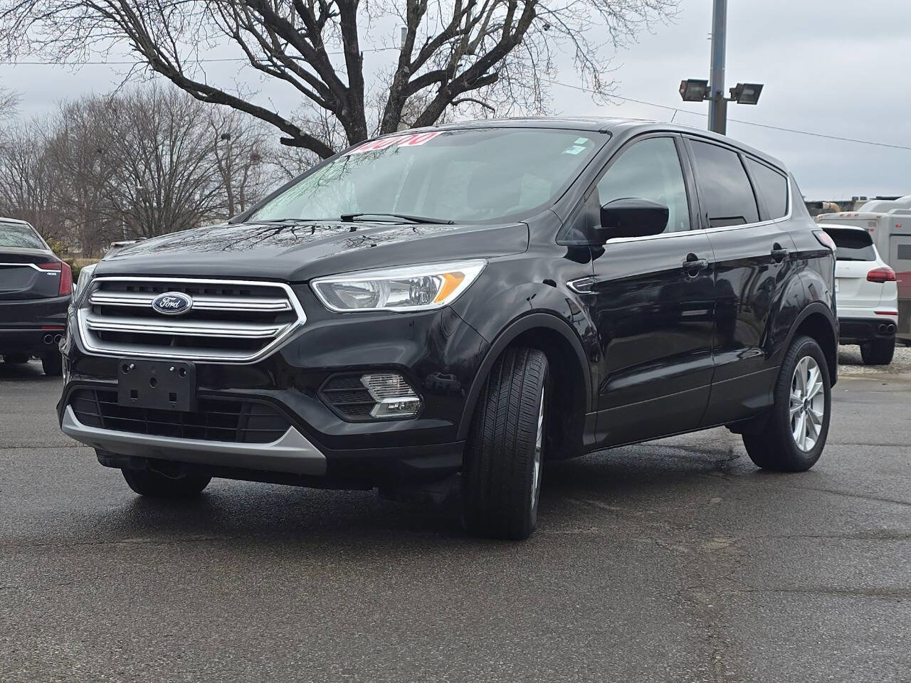 Used 2017 Ford Escape SE w/ SE Cold Weather Package image 2