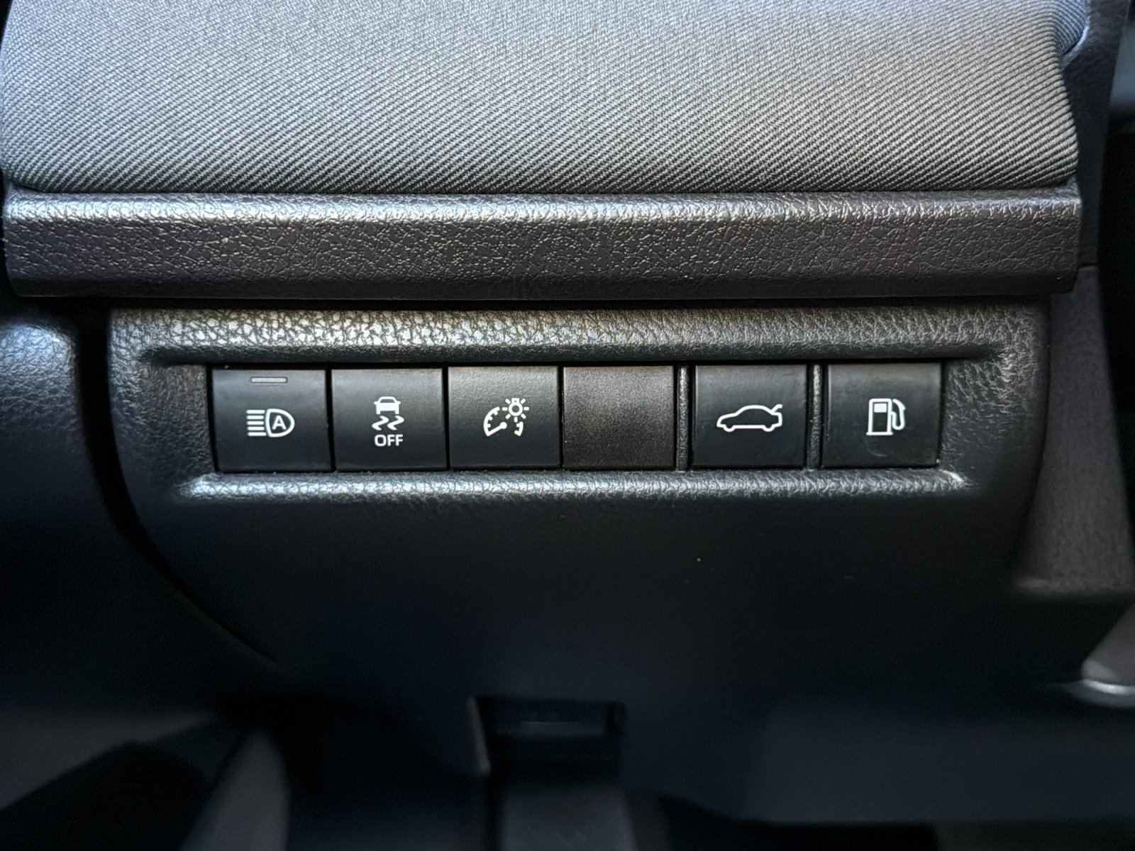 Used 2025 Toyota Camry LE FWD image 25