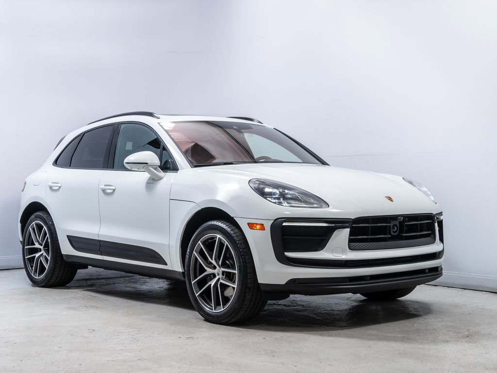 Certified 2026 Porsche Macan image 9