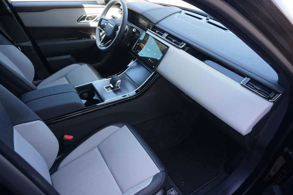 New 2026 Land Rover Range Rover Velar Dynamic SE image 22
