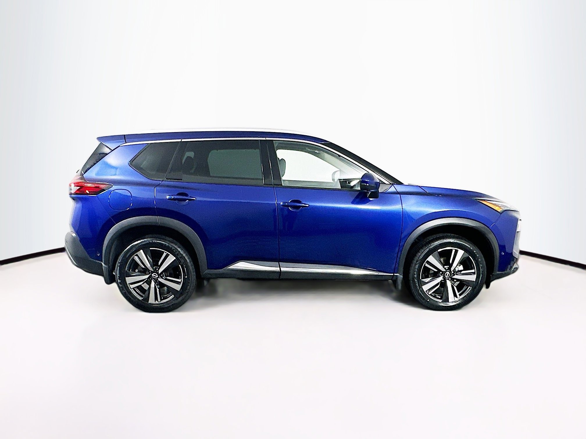 Used 2023 Nissan Rogue SL w/ SL Premium Package image 10