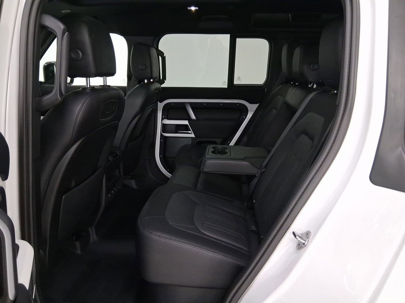 Used 2022 Land Rover Defender 110 X-Dynamic SE image 13