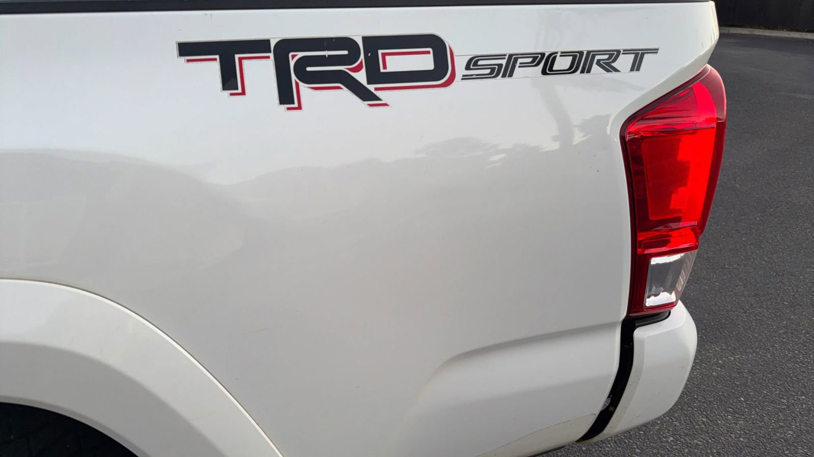 Used 2016 Toyota Tacoma TRD Sport image 33
