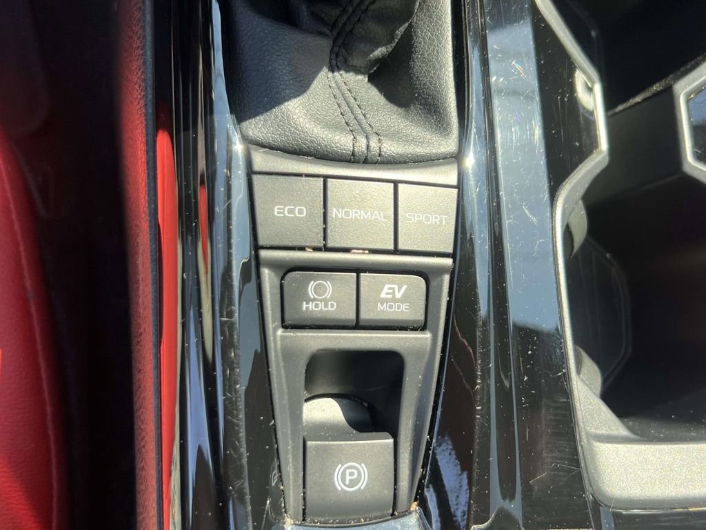 Used 2025 Toyota Camry LE AWD/4WD image 33