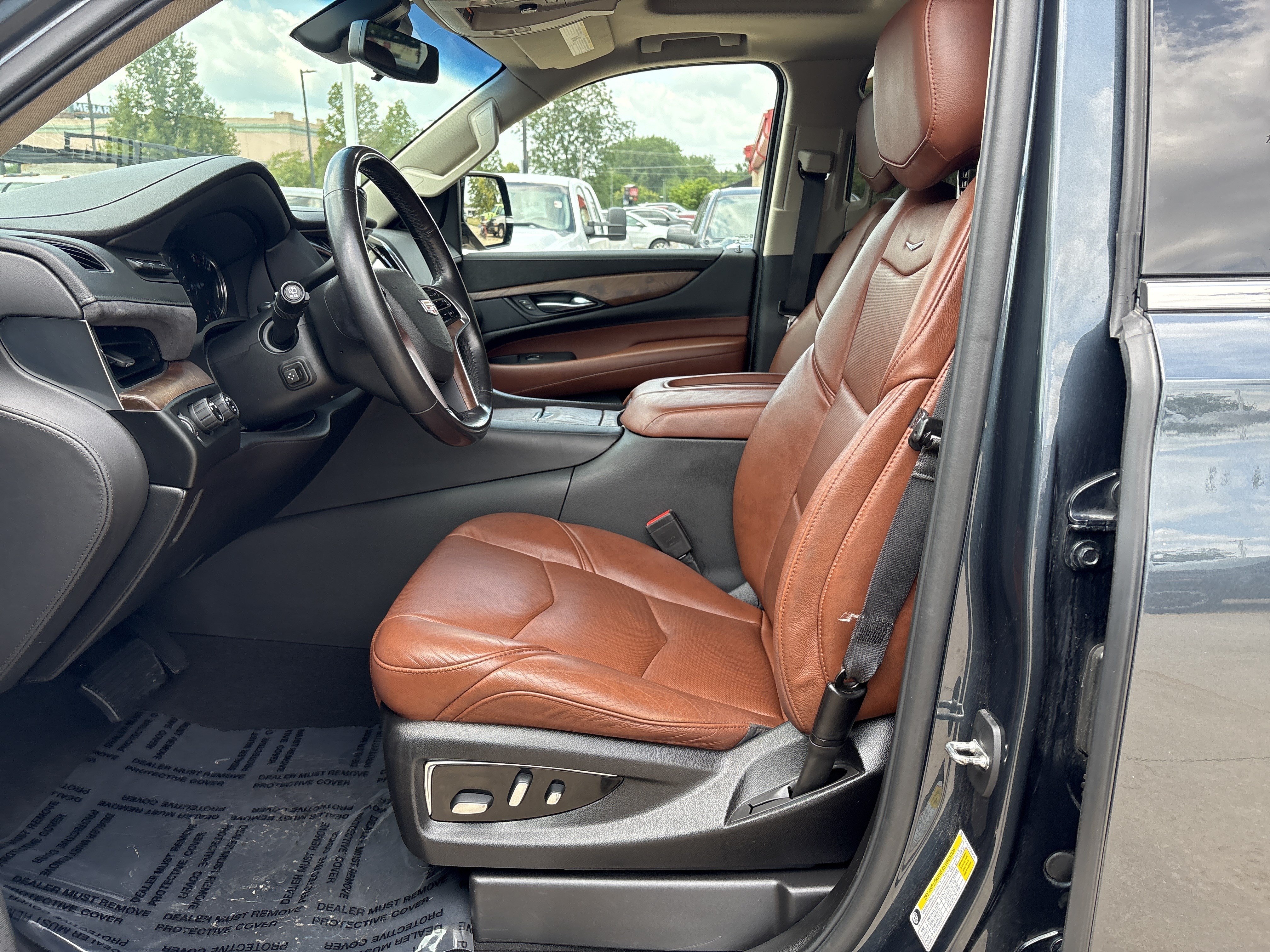 Used 2019 Cadillac Escalade ESV Premium Luxury AWD/4WD image 11