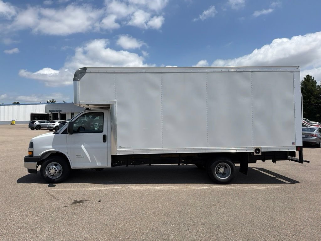 New 2025 Chevrolet Express 4500 w/ Power Convenience Package RWD image 5