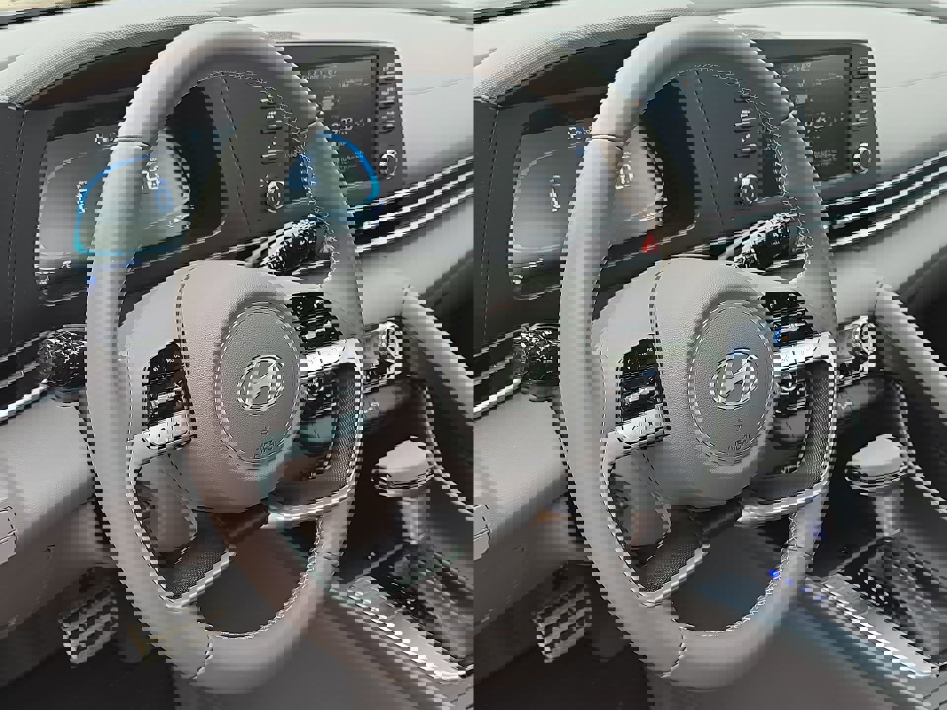 Used 2025 Hyundai Elantra Sport FWD image 13