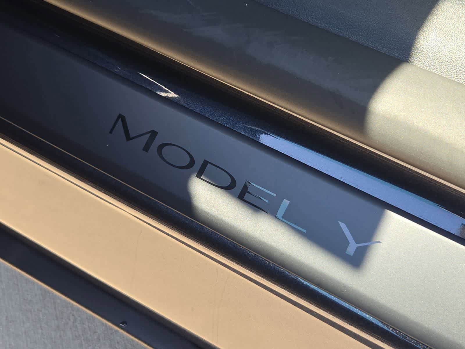 Used 2025 Tesla Model Y Long Range AWD/4WD image 11