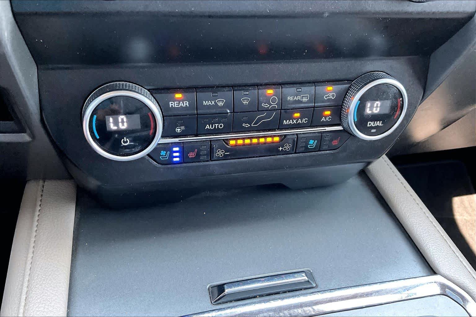 Used 2019 Ford Expedition Max XLT w/ Equipment Group 202A AWD/4WD image 32