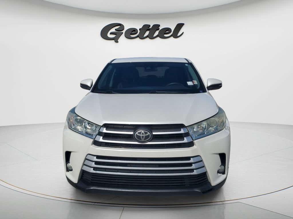 Used 2018 Toyota Highlander Plus FWD image 2