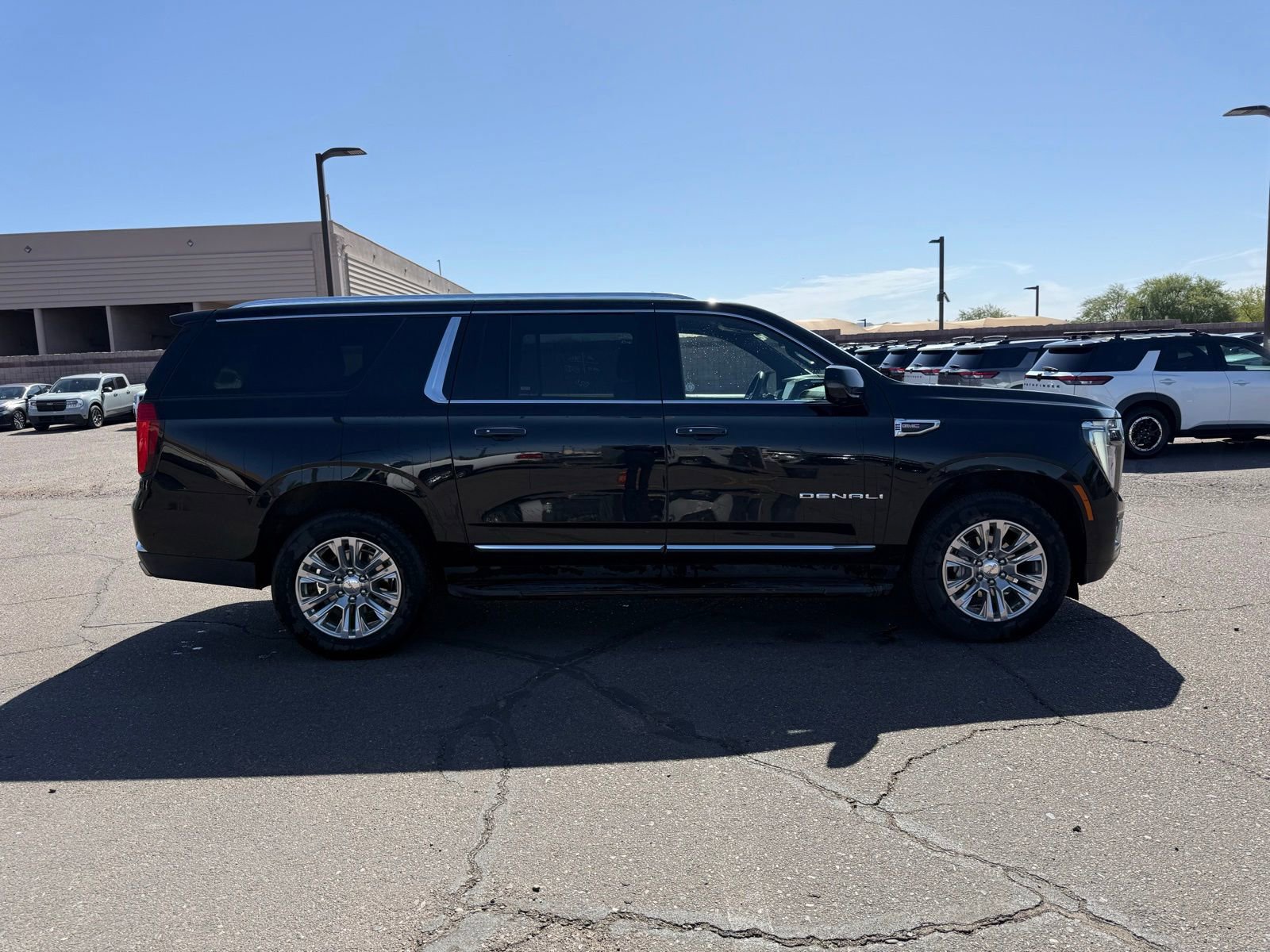 Used 2025 GMC Yukon XL Denali AWD/4WD image 4