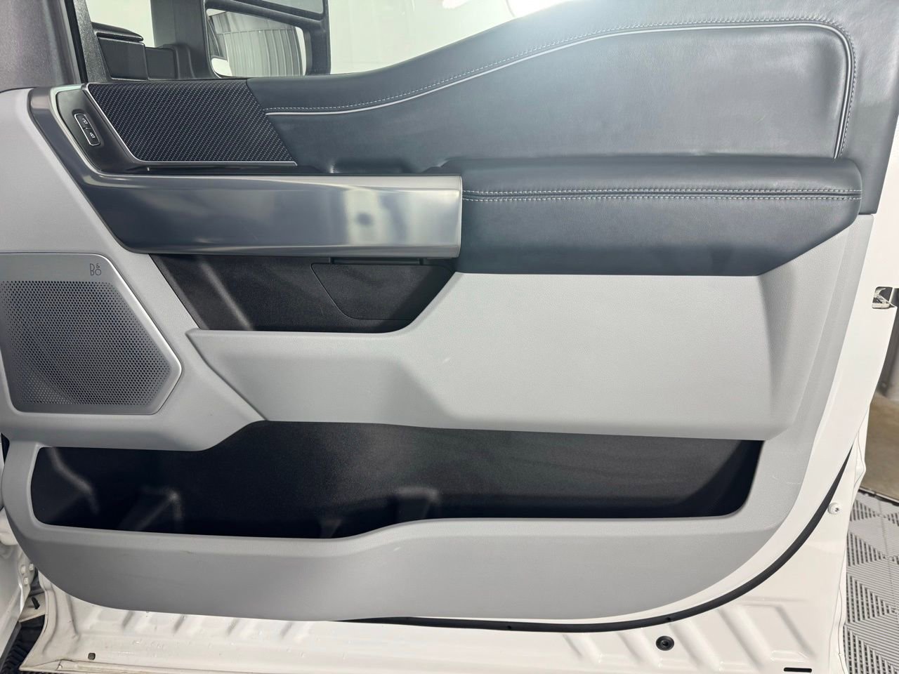 Used 2024 Ford F250 Limited w/ FX4 Off-Road Package image 27