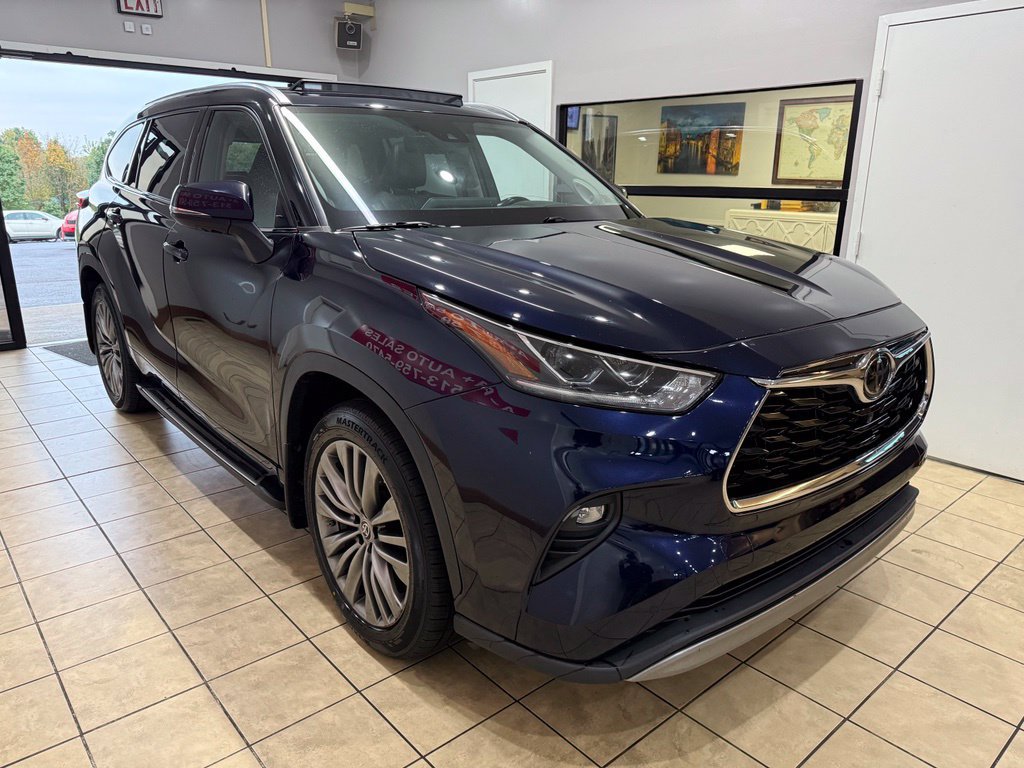 Used 2020 Toyota Highlander Platinum AWD/4WD image 3
